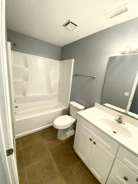 Building Photo - 5902 Samantha St