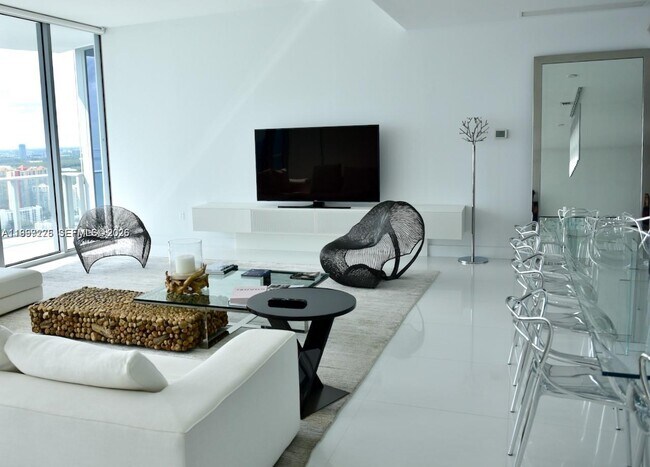 Building Photo - 17475 Collins Ave