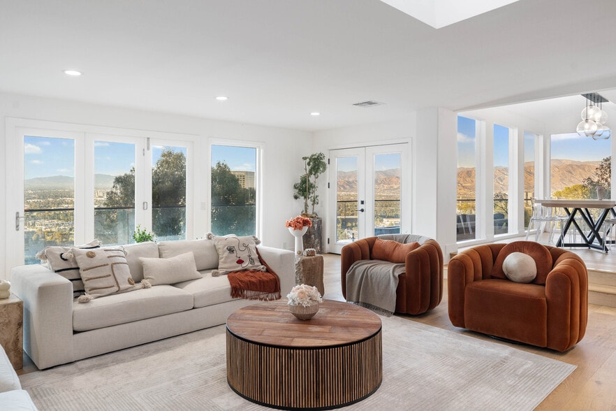 Living Room - 3541 Multiview Dr