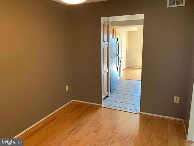 Building Photo - 4500 S Four Mile Run Dr