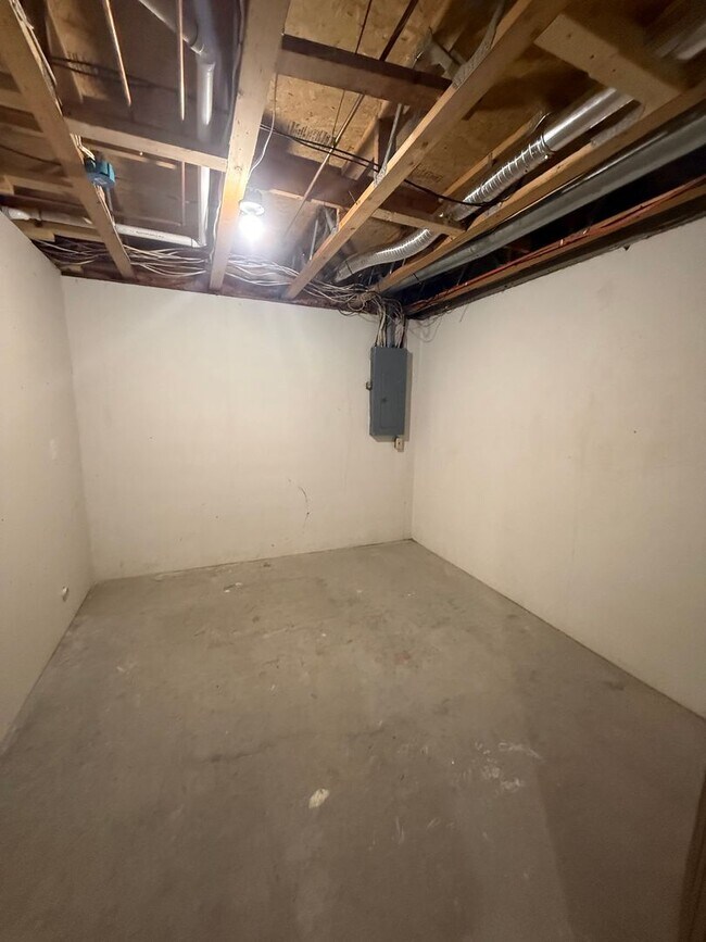 Building Photo - 600-602 Mollies Way