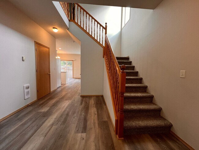 Building Photo - MOVE IN SPECIAL!! Beautifully Remodeled Ho...