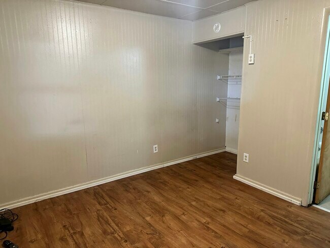 Building Photo - 525 E Omaha St