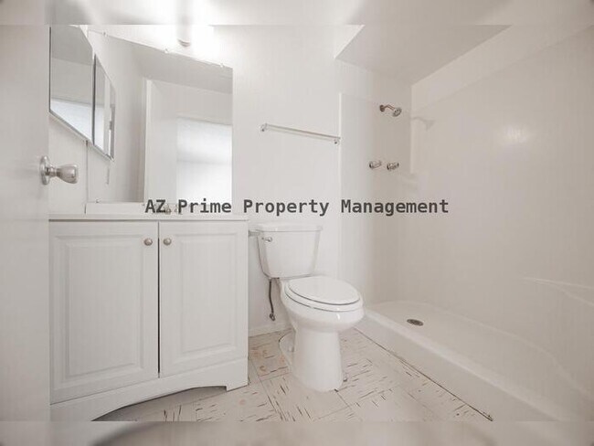 Building Photo - 8821 W Sahuaro Dr