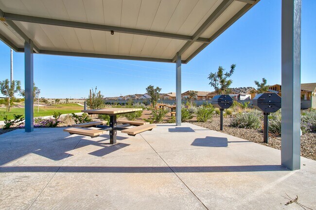 Building Photo - Gorgeous 5 Bedroom Lennar Home built 3 years ago still like new!!!  5 bedrooms in Northern Crossi...