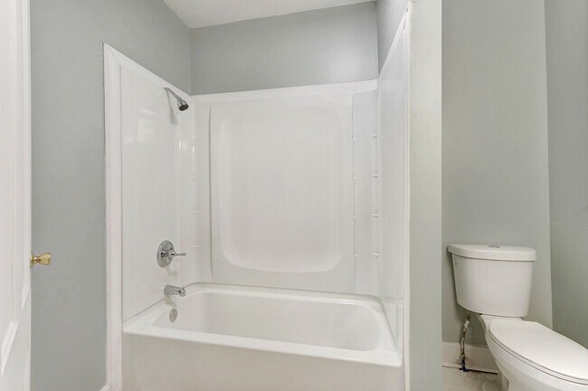Primary Photo - Large Two Bedroom Apartment - Lots of Hist...