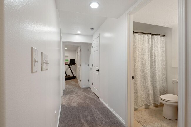 Building Photo - 2521 Apricot Pl
