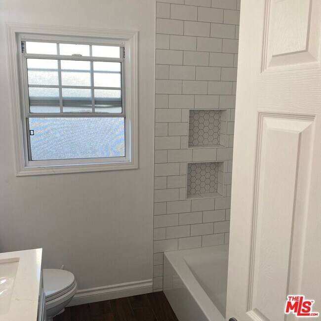 Building Photo - 1506 W 136th St