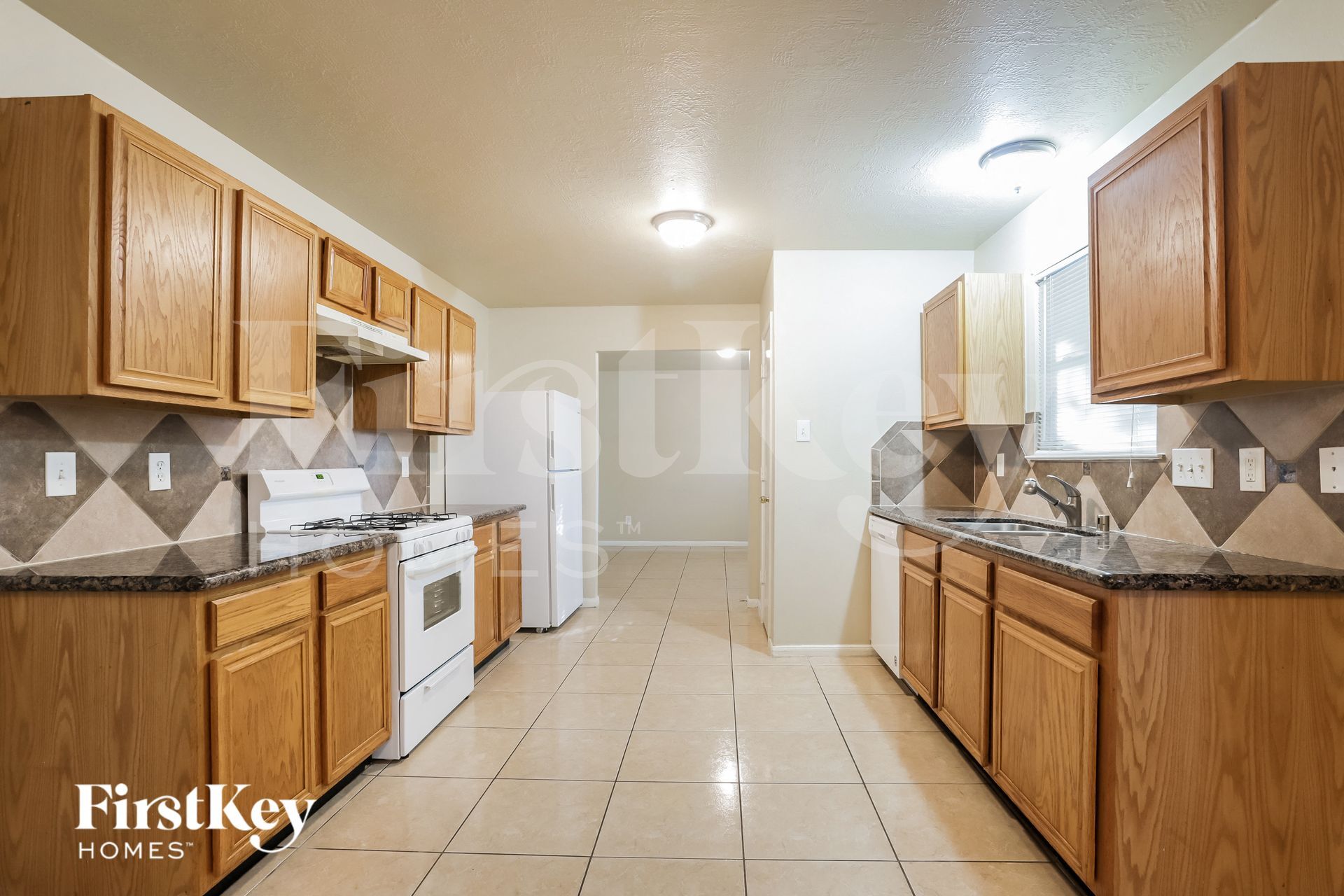 Building Photo - 19931 Arrowsmith Dr