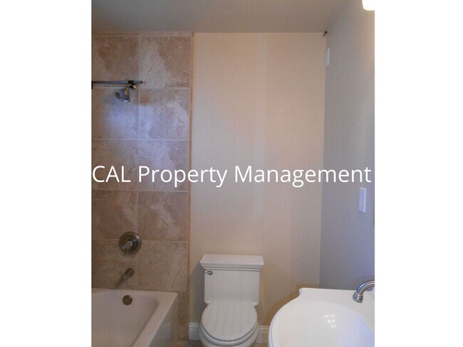 Building Photo - 1 Bedroom Duplex | North Salinas