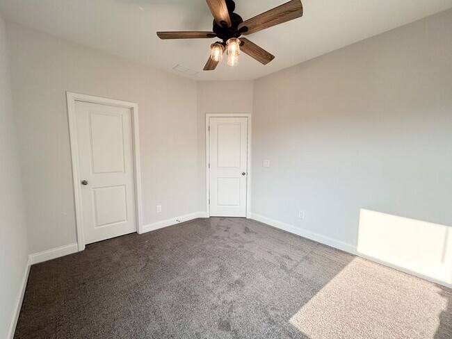 Building Photo - 625 Tiller Wy