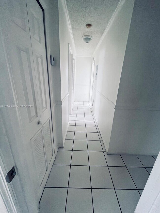 Building Photo - 2925 W 80th St