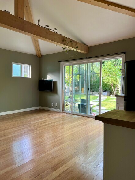 Building Photo - 10748 Charnock Rd