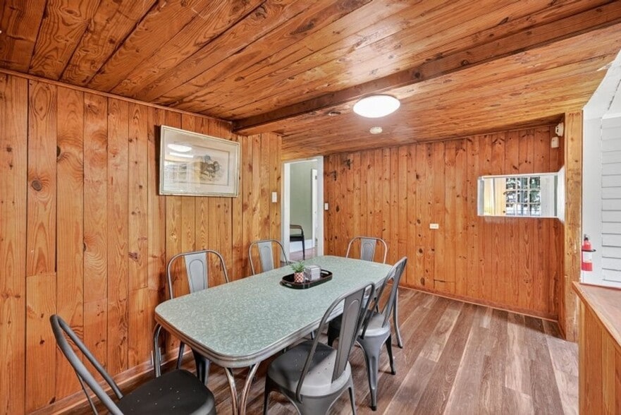 Building Photo - 1455 E Broad St