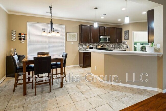 Building Photo - 3917 Creek Hollow Way