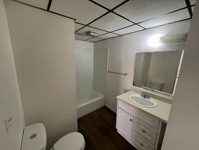 Building Photo - 1308 Court St