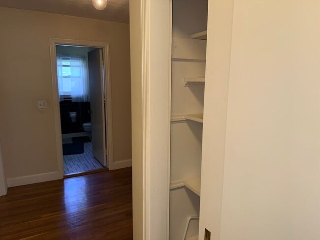 Building Photo - 28 Robinhood Rd