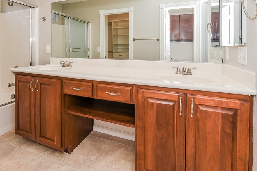 Building Photo - 1028 Garnet Ridge Ct