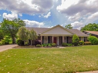 Building Photo - 212 Davors Dr