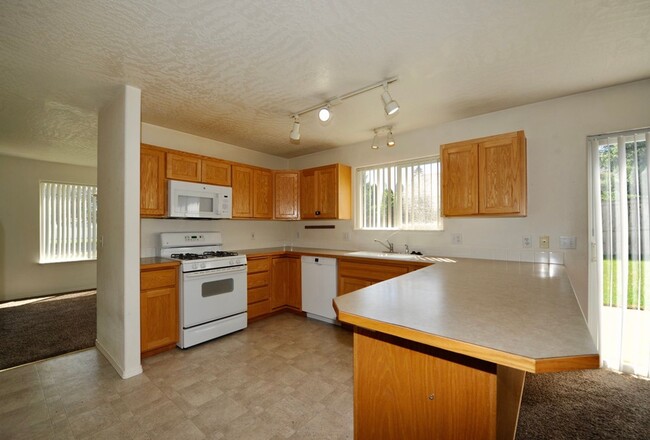 Building Photo - Broadmoore Community, 4 bed 2.5 bath