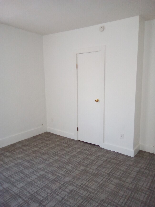 Building Photo - 56 3rd Ave