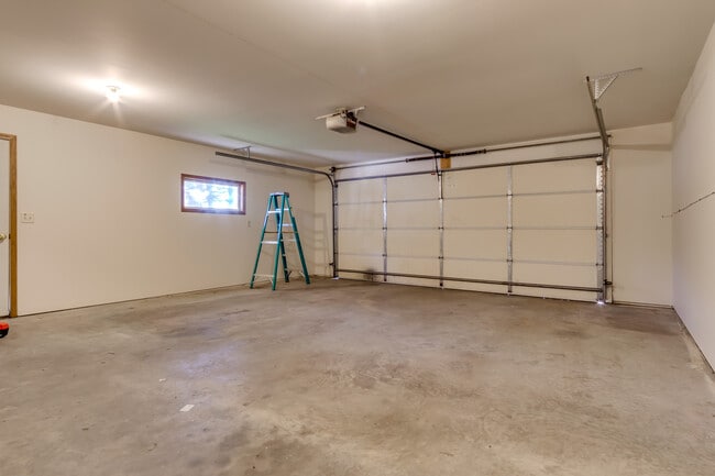 Building Photo - 20924 57th Ave