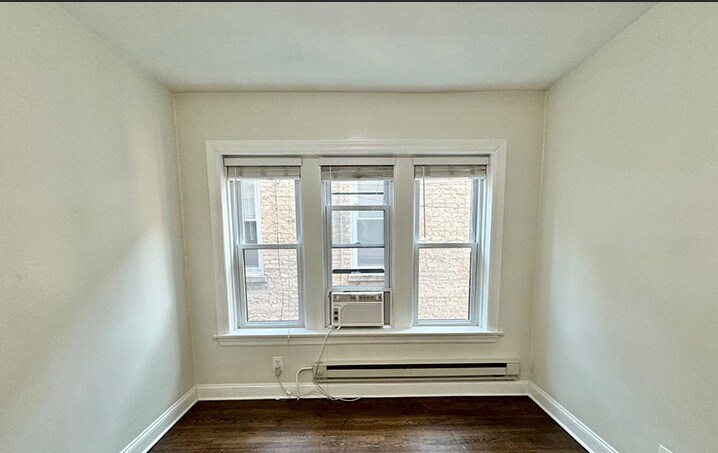 Building Photo - 3825 N Greenview Ave