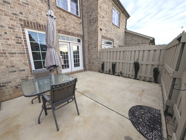 Building Photo - 716 Carneros Ci