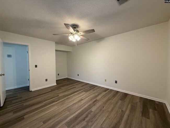 Building Photo - 104 Tee Ct