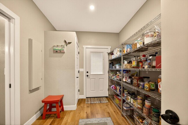 Building Photo - 860 Humbug Creek Rd