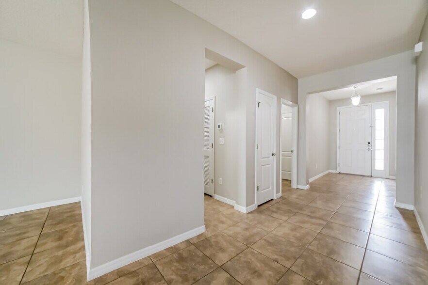 Building Photo - 402 Blakely Ct