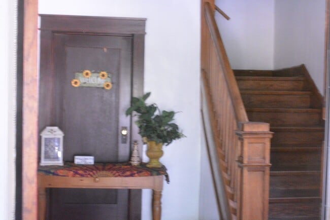 Building Photo - 5 bedroom, 2 bath Home: Available July 2027!