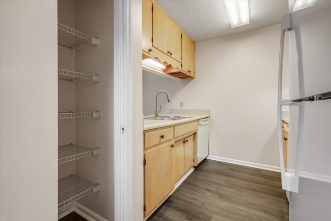 Building Photo - 1901 Gina Dr