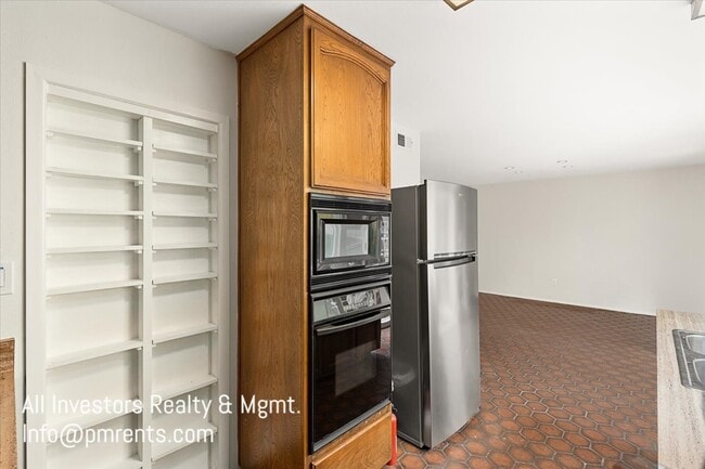 Building Photo - 4219 Avati Dr