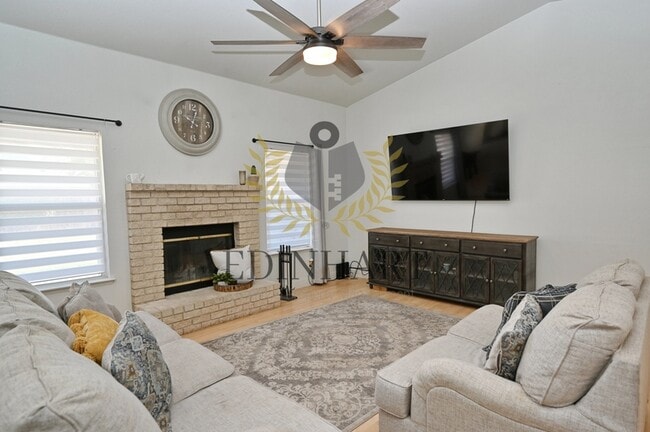 Building Photo - 5825 W Wathen Ave