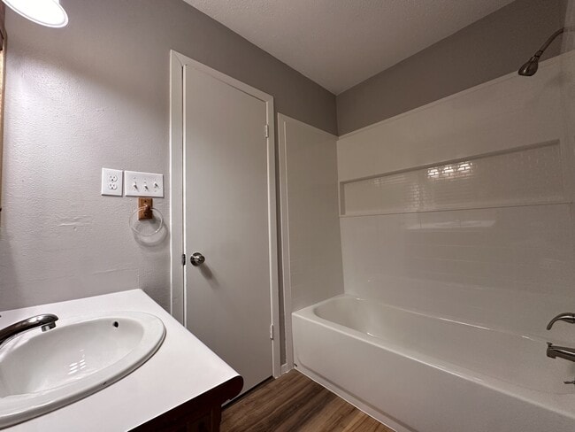 Building Photo - 4708 Pinson Dr