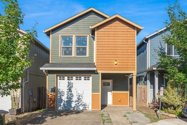 Building Photo - Charming 3 Bedroom 2.5 Bath Condo Available Now!