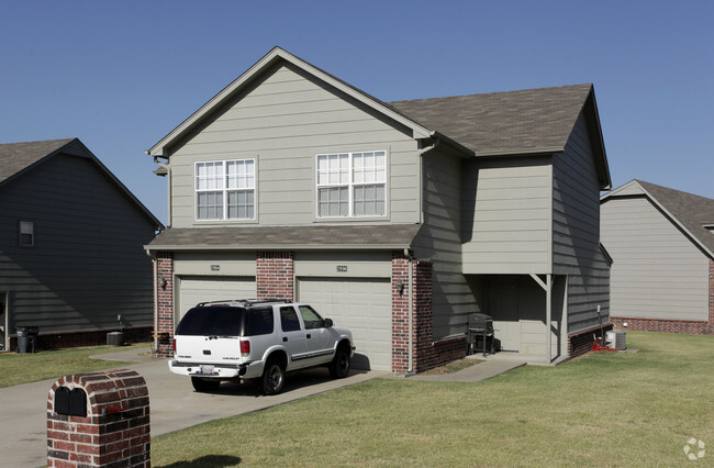 Building Photo - Hamilton Crossing Apartments