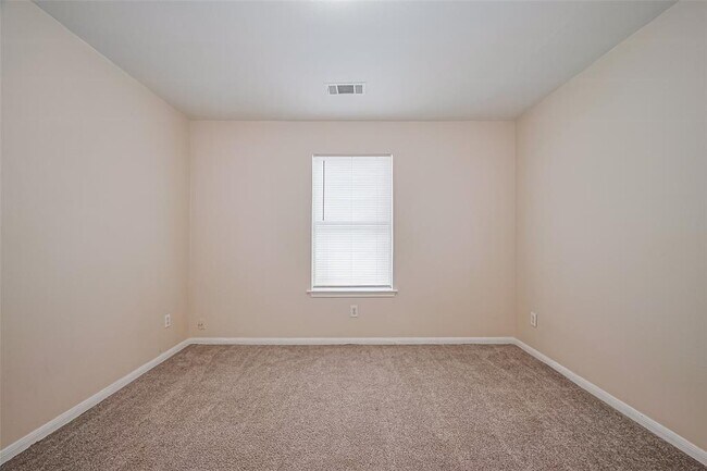 Building Photo - 7203 River Pines Dr