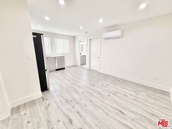 Building Photo - 140 W 93rd St