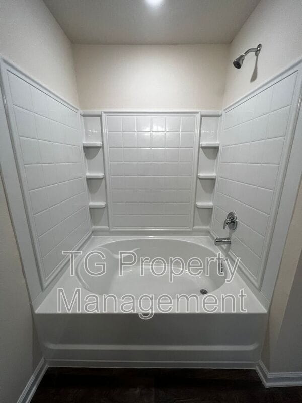 Building Photo - 611 Morgans Treasure Rd