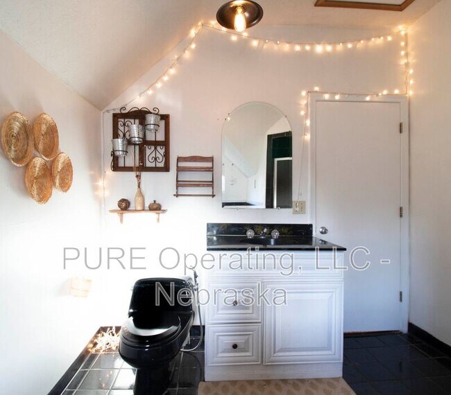 Building Photo - 1306 S 31st St