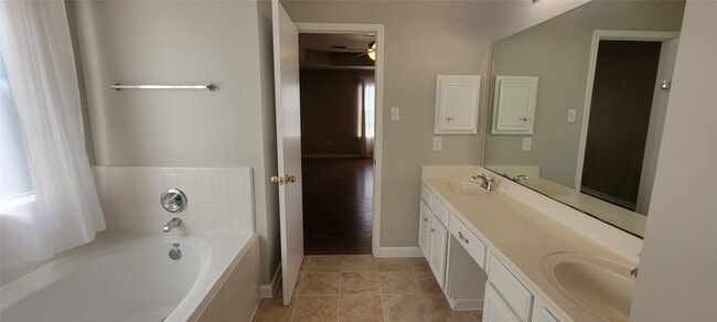 Building Photo - 4427 Eaglewood Trail Dr