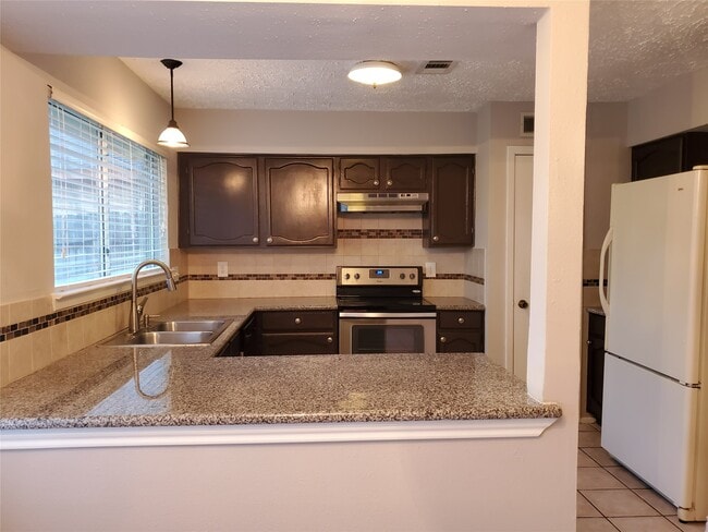 Building Photo - 16315 Thistleglen Dr