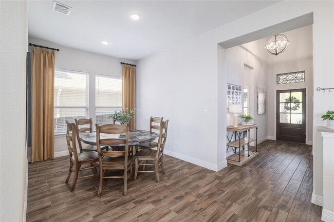 Building Photo - 505 Saturnia Dr