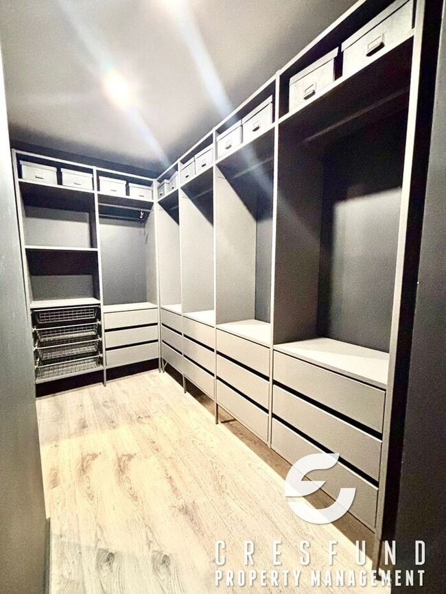 Building Photo - $350 OFF YOUR 1ST FULL MONTHS RENT! 4 Bed,...