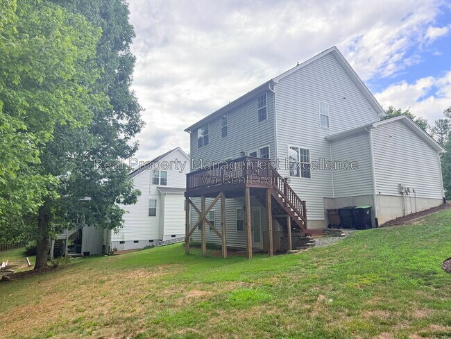 Building Photo - 305 Holly Thorn Trace