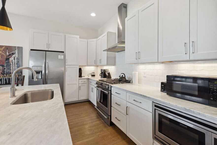 Building Photo - 960 9th Ave S