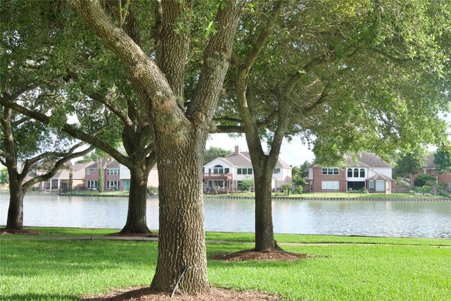 Building Photo - 1839 Lakewinds Dr