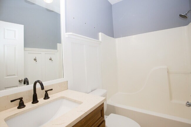 Building Photo - 380 Sullivan Dr
